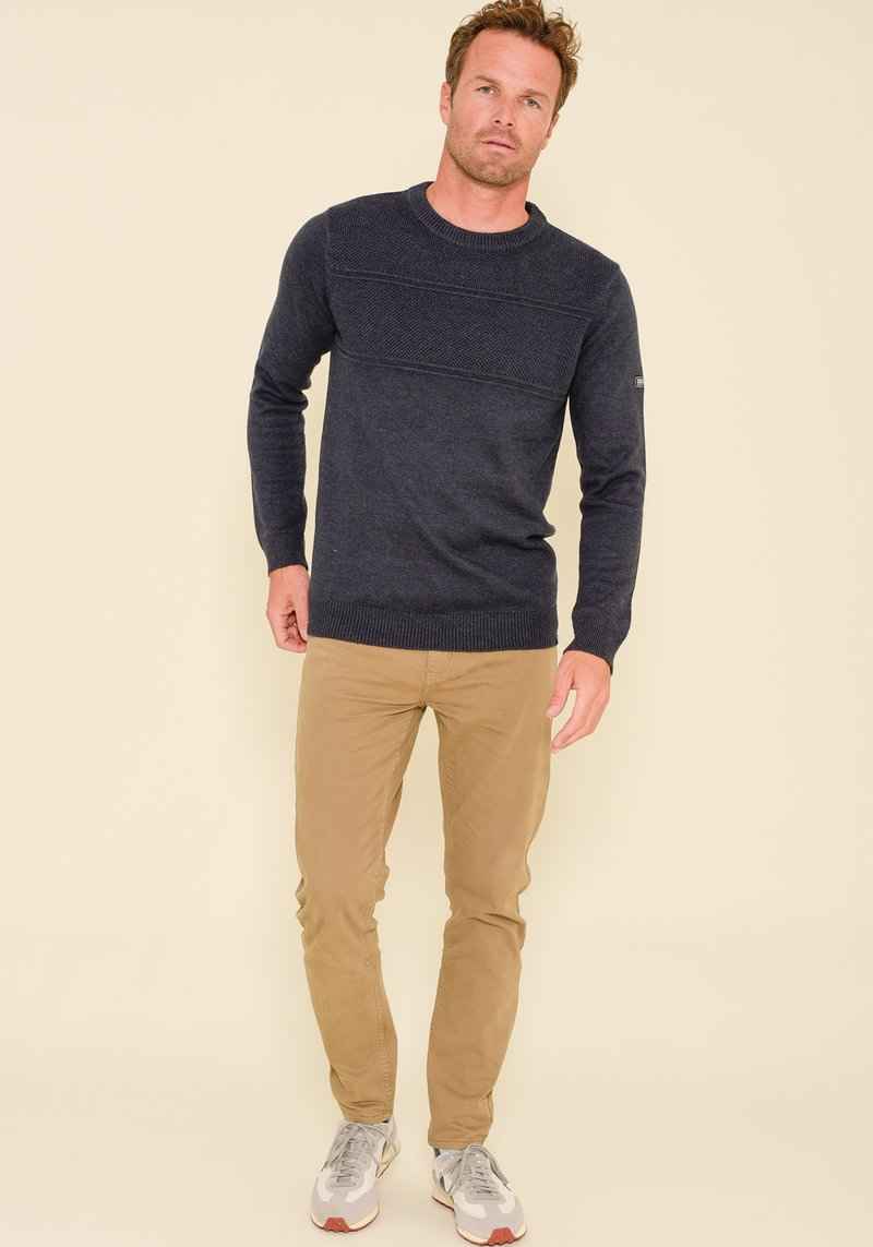 BBMKNT008088AW21_D_800x