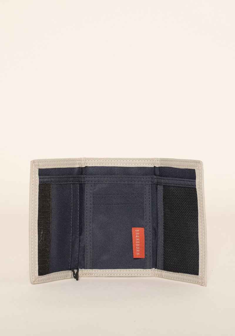 BBMWAL008120AW21_C_800x-2