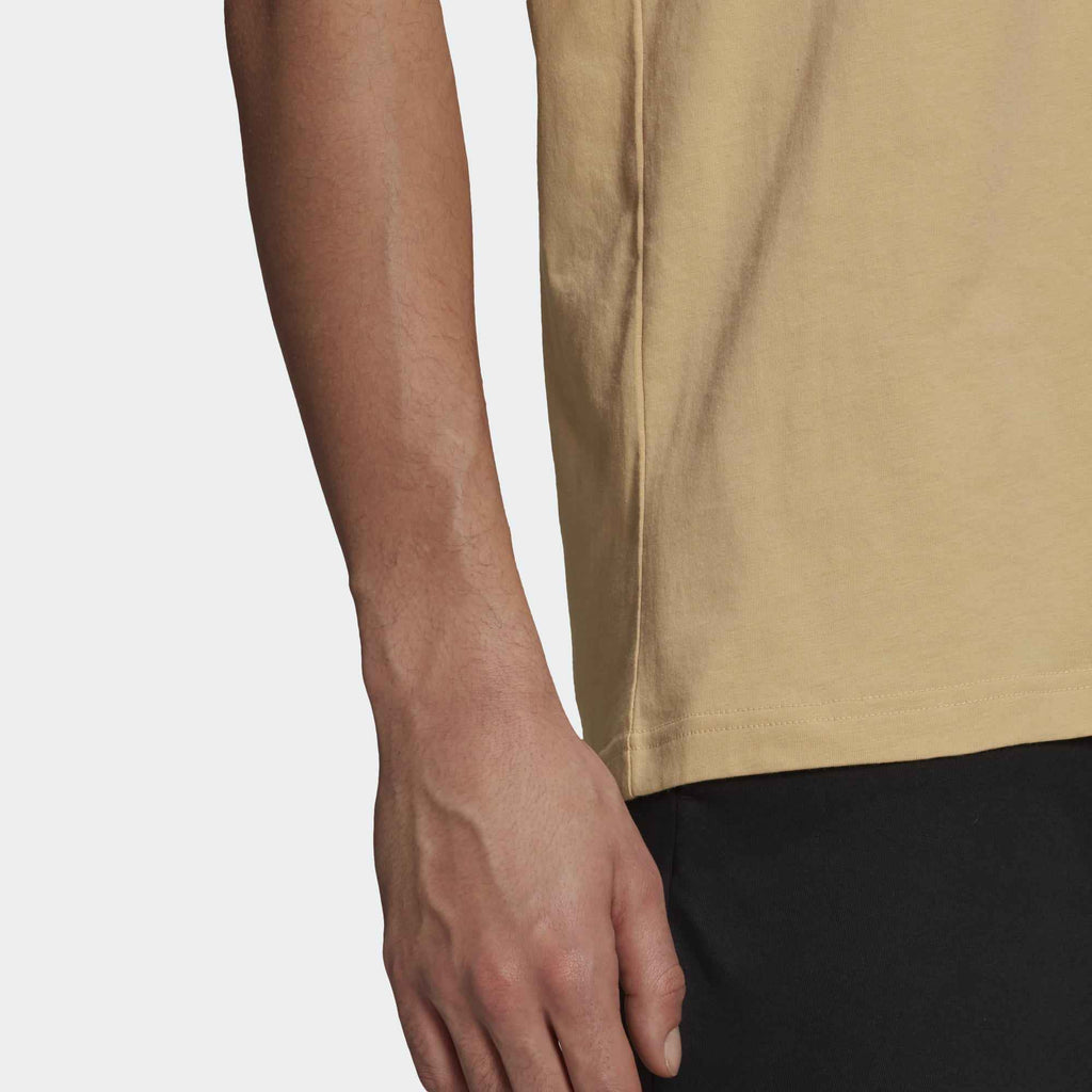 GK9136_on-model_detail-2_transparent_-_2000x2000.png