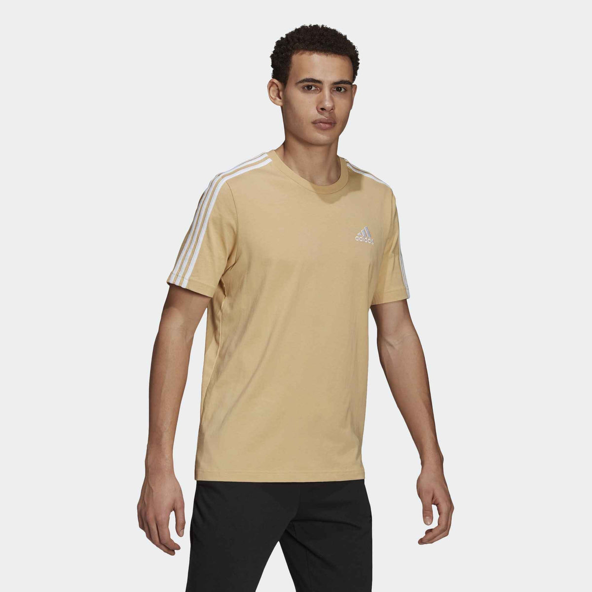 GK9136_on-model_walking_transparent_-_2000x2000.png