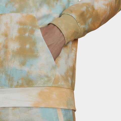 GK9632_on-model_detail-2_transparent_-_2000x2000.png