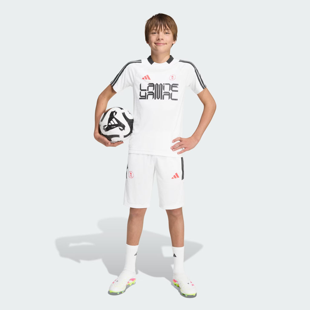 KD6433_25_model.jpg